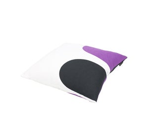 Mette Ditmer Cosmos Tyynynp&auml;&auml;llinen, 45 x 45 cm violettivalkoinen